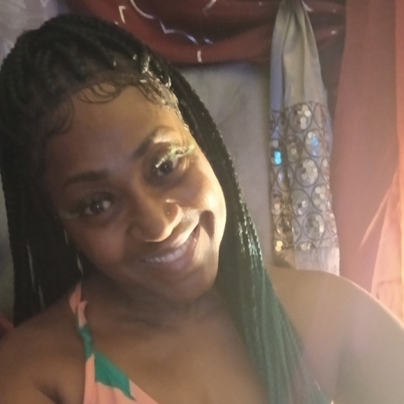 Meet your Posher, Gena - Picture 2 of 2